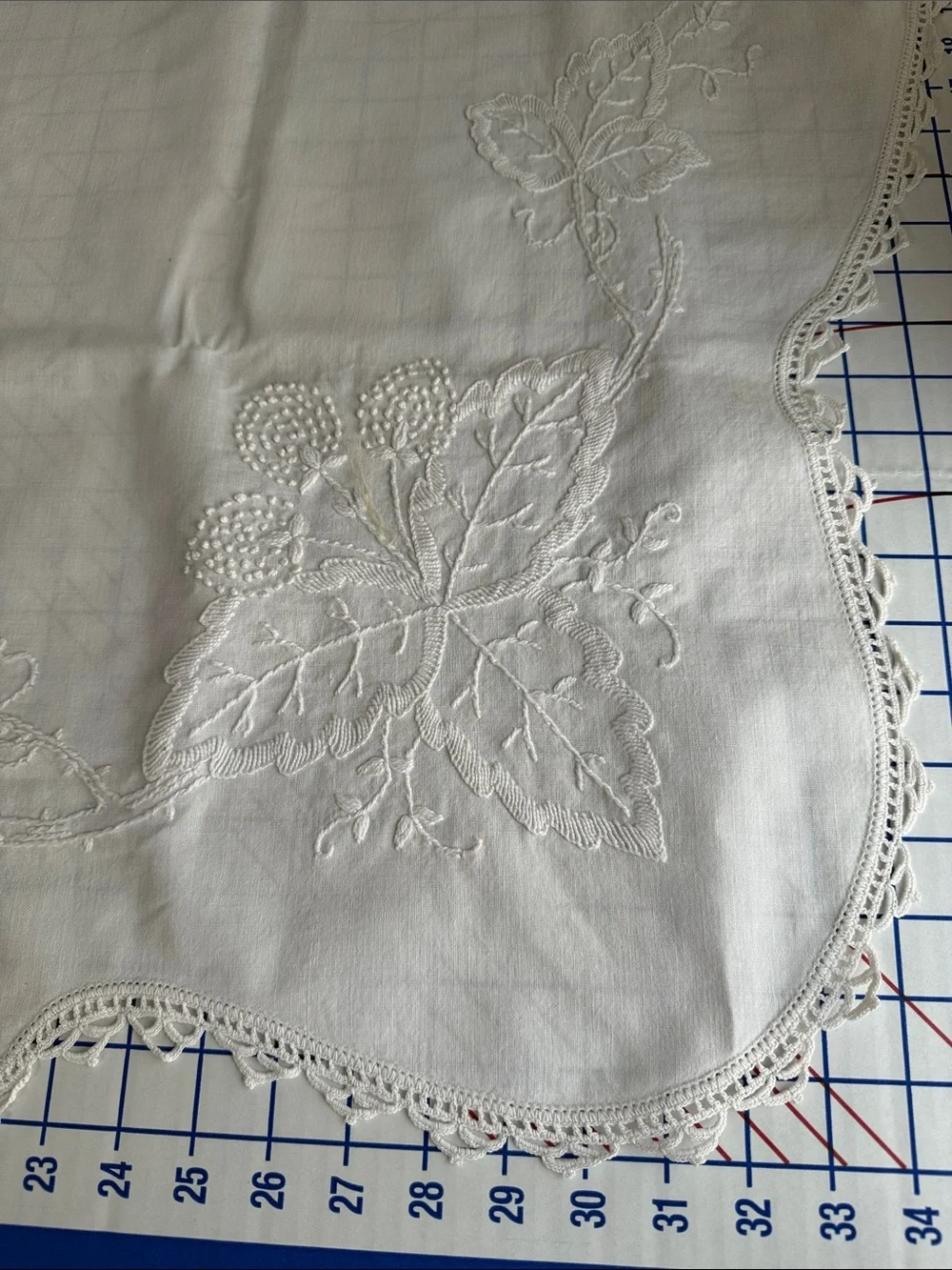 Vintage Madeira Hand Embroidered Linen Tablecloth White Berry Vine Crochet Lace